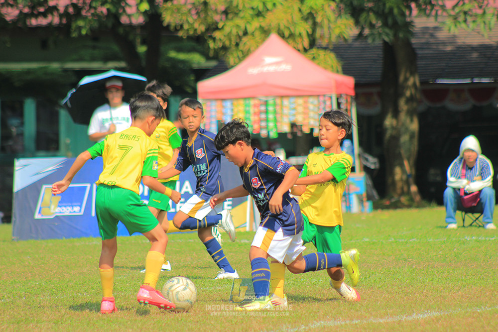 ijlu10 170825 brazillian soccer lfa vs pelita jaya soccer school