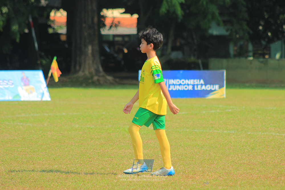 ijlu10 170825 brazillian soccer lfa vs pelita jaya soccer school