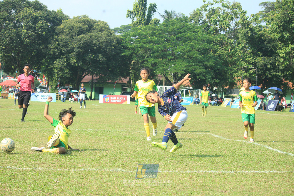 ijlu10 170825 brazillian soccer lfa vs pelita jaya soccer school