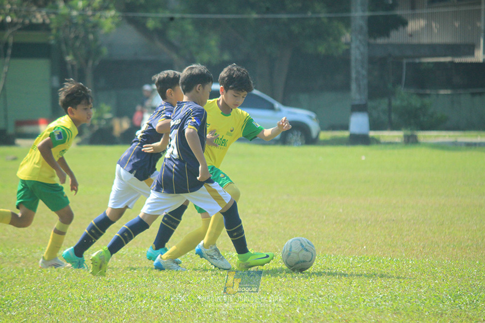 ijlu10 170825 brazillian soccer lfa vs pelita jaya soccer school