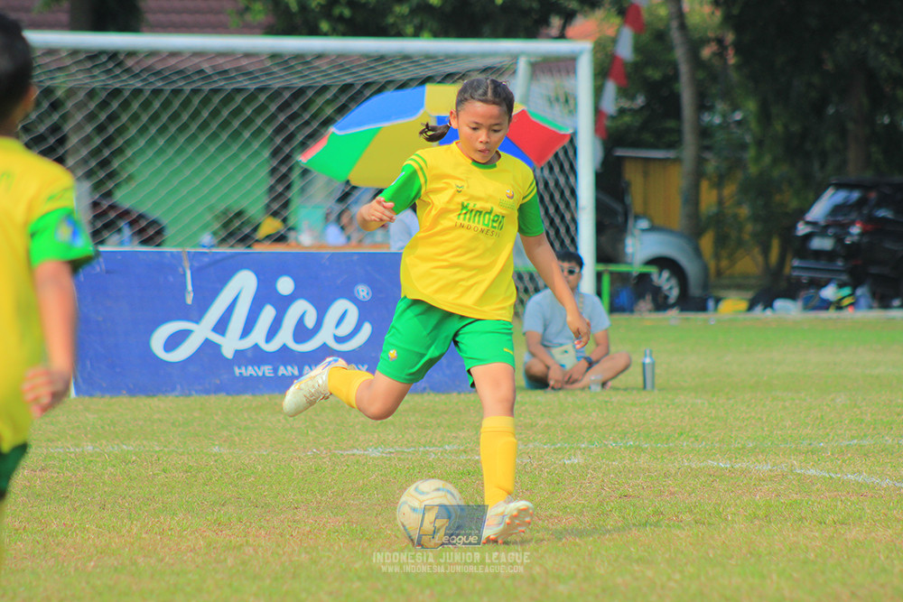 ijlu10 170825 brazillian soccer lfa vs pelita jaya soccer school
