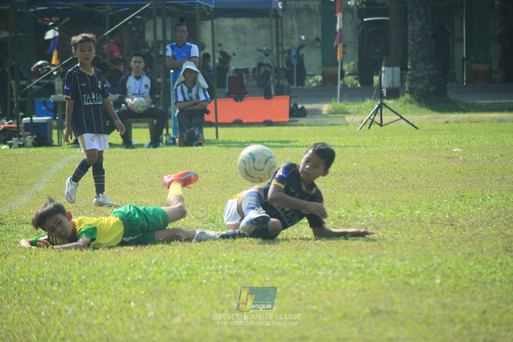 ijlu10 170825 brazillian soccer lfa vs pelita jaya soccer school