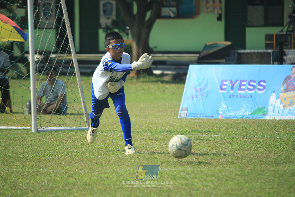ijlu10 170825 brazillian soccer lfa vs pelita jaya soccer school