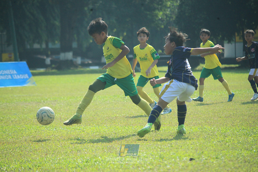 ijlu10 170825 brazillian soccer lfa vs pelita jaya soccer school