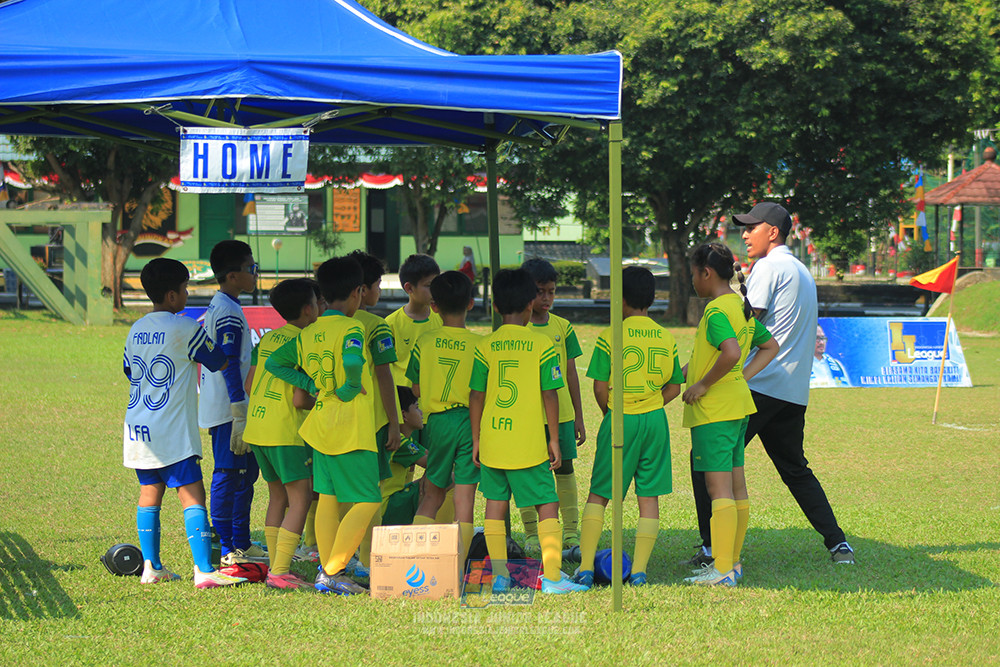 ijlu10 170825 brazillian soccer lfa vs pelita jaya soccer school
