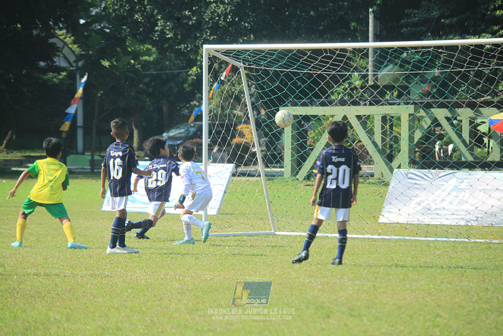ijlu10 170825 brazillian soccer lfa vs pelita jaya soccer school