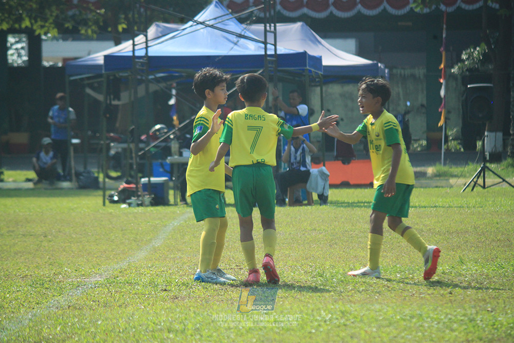 ijlu10 170825 brazillian soccer lfa vs pelita jaya soccer school