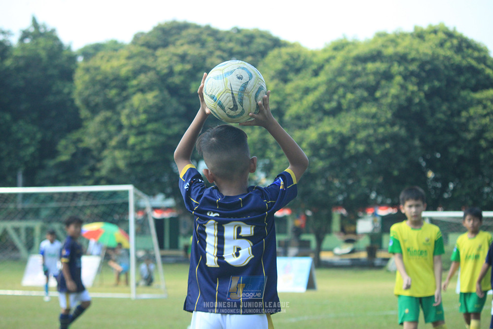 ijlu10 170825 brazillian soccer lfa vs pelita jaya soccer school