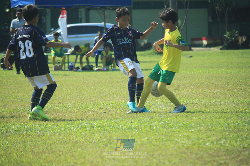 ijlu10 170825 brazillian soccer lfa vs pelita jaya soccer school