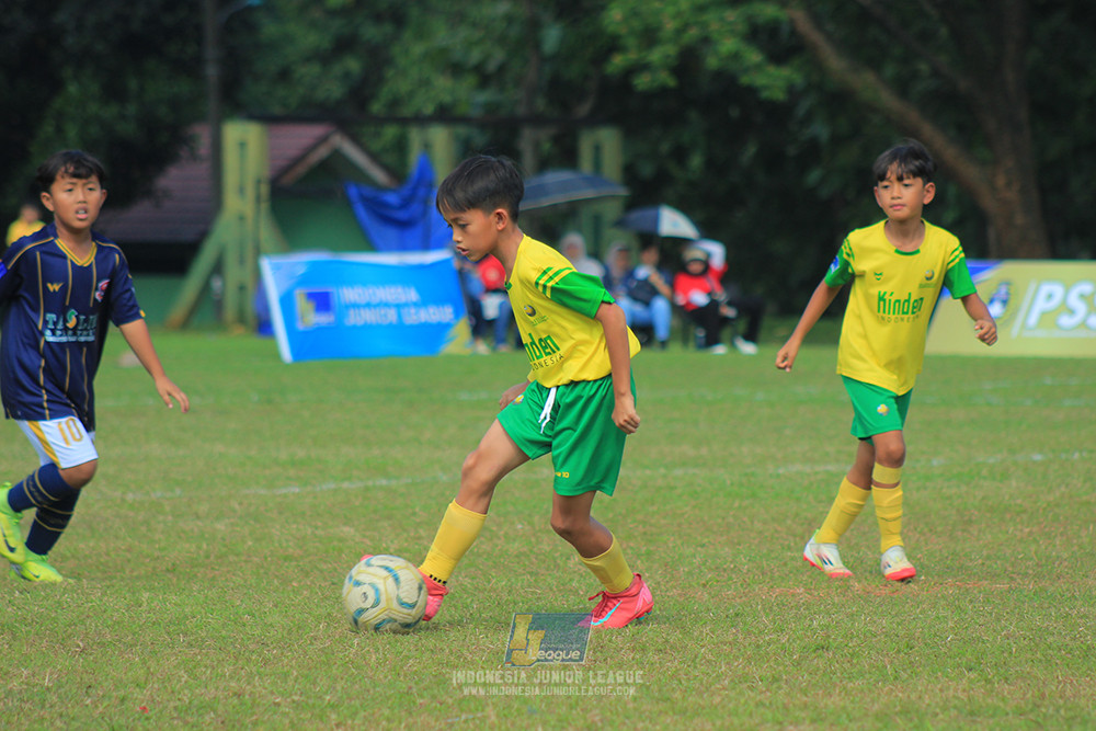 ijlu10 170825 brazillian soccer lfa vs pelita jaya soccer school