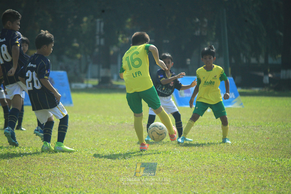 ijlu10 170825 brazillian soccer lfa vs pelita jaya soccer school