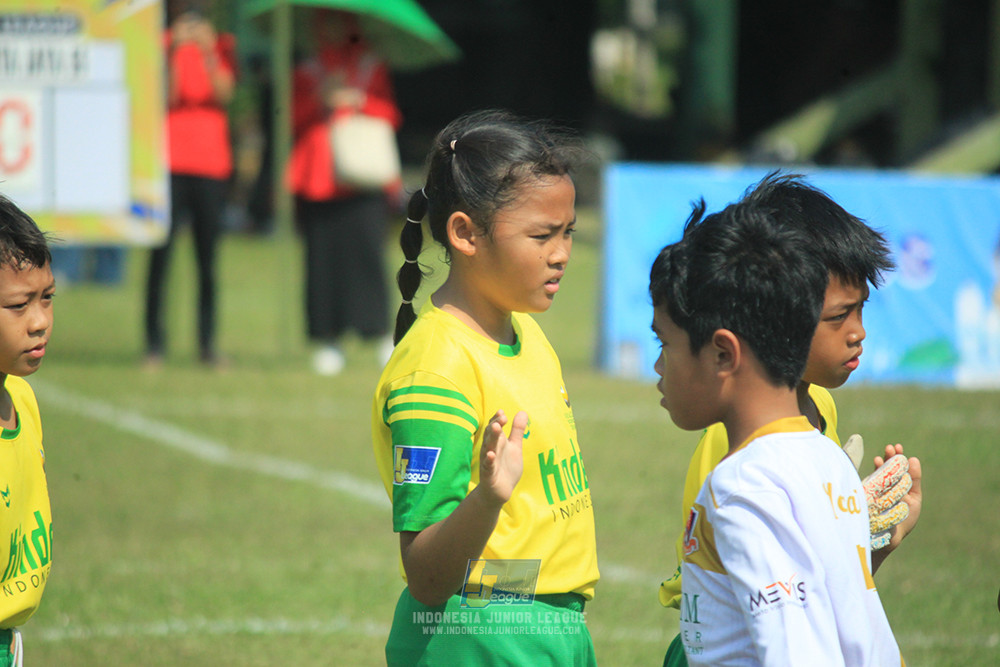 ijlu10 170825 brazillian soccer lfa vs pelita jaya soccer school