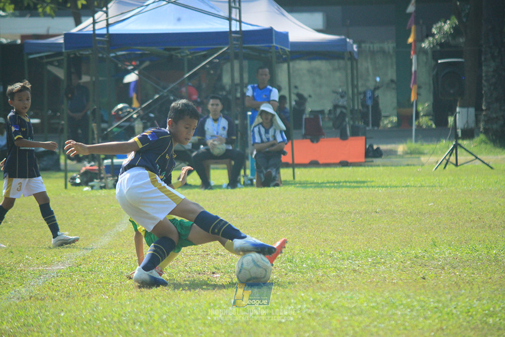 ijlu10 170825 brazillian soccer lfa vs pelita jaya soccer school