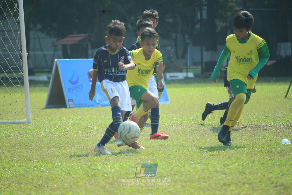 ijlu10 170825 brazillian soccer lfa vs pelita jaya soccer school