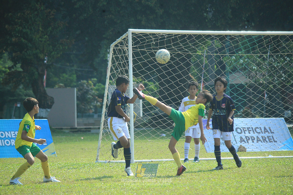 ijlu10 170825 brazillian soccer lfa vs pelita jaya soccer school