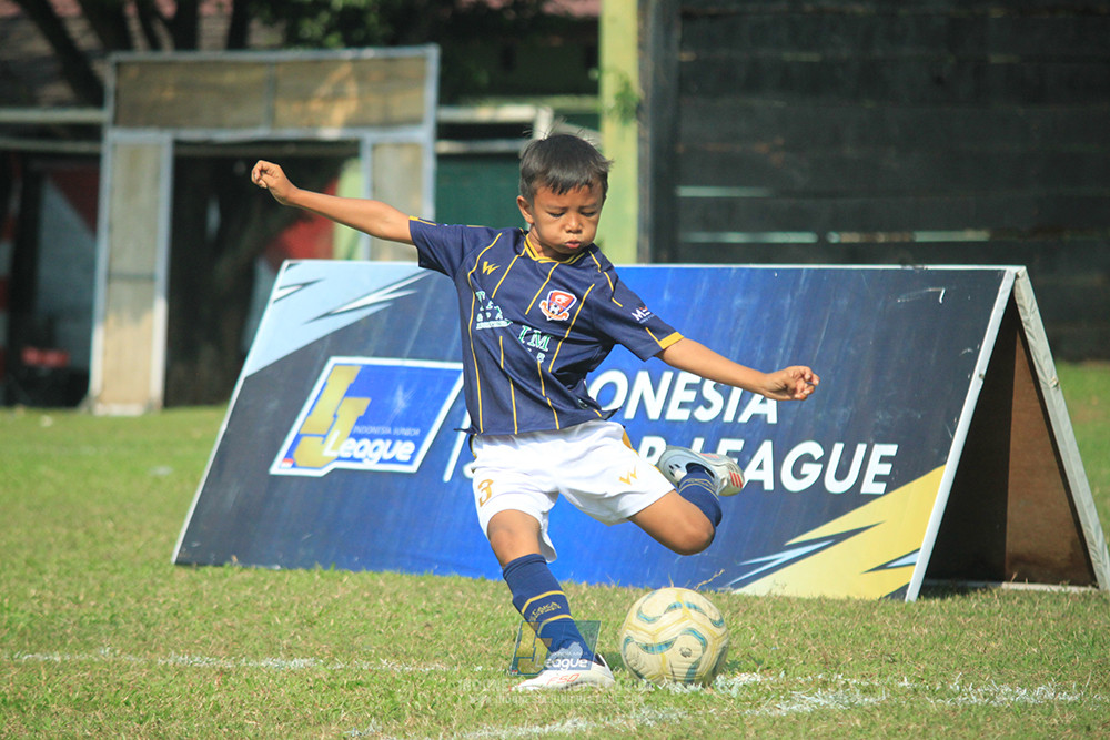 ijlu10 170825 brazillian soccer lfa vs pelita jaya soccer school