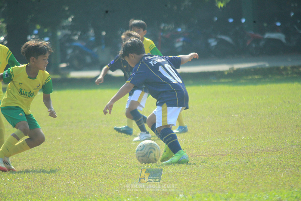 ijlu10 170825 brazillian soccer lfa vs pelita jaya soccer school