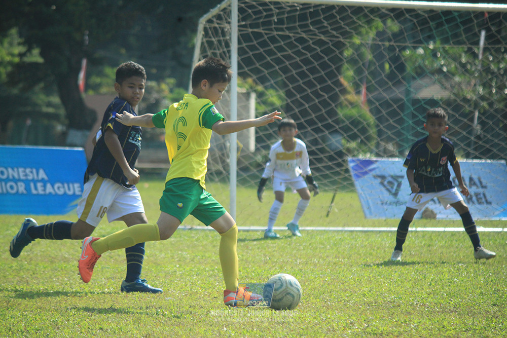 ijlu10 170825 brazillian soccer lfa vs pelita jaya soccer school