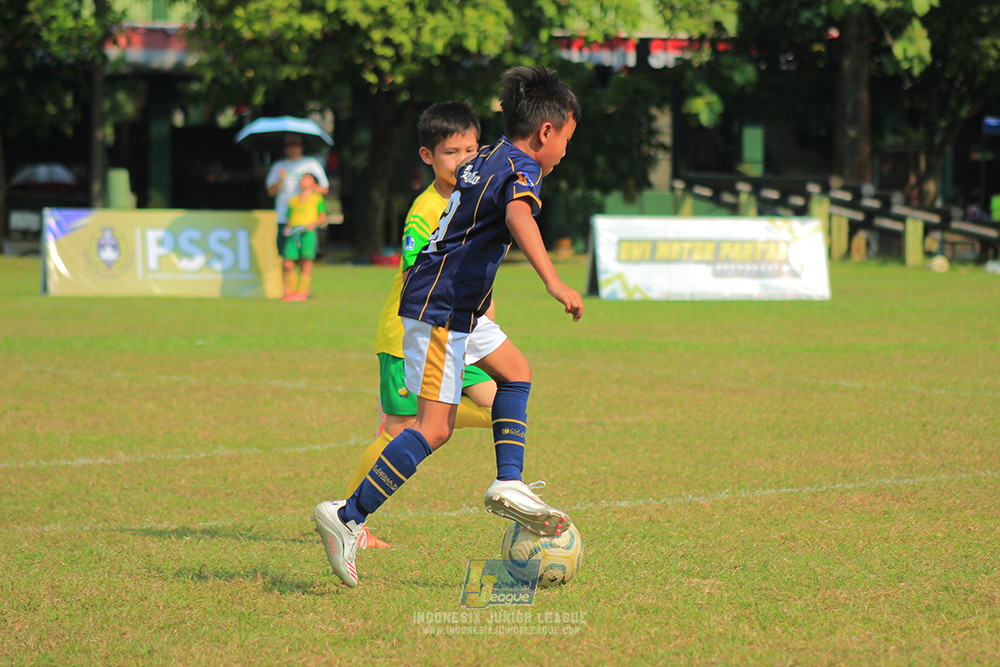 ijlu10 170825 brazillian soccer lfa vs pelita jaya soccer school