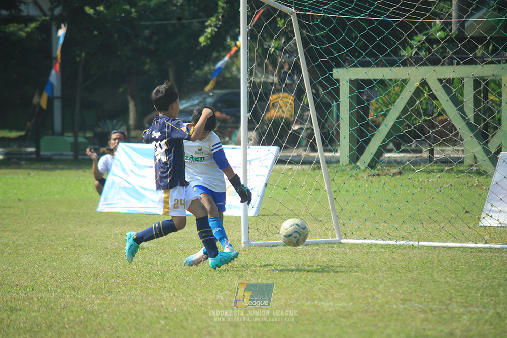 ijlu10 170825 brazillian soccer lfa vs pelita jaya soccer school