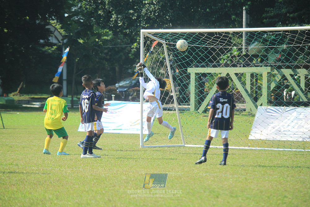 ijlu10 170825 brazillian soccer lfa vs pelita jaya soccer school