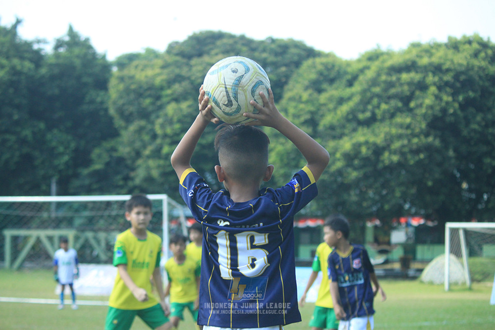 ijlu10 170825 brazillian soccer lfa vs pelita jaya soccer school
