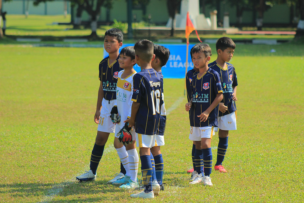 ijlu10 170825 brazillian soccer lfa vs pelita jaya soccer school