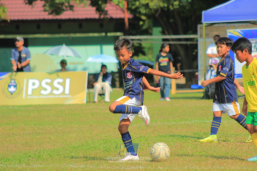 ijlu10 170825 brazillian soccer lfa vs pelita jaya soccer school