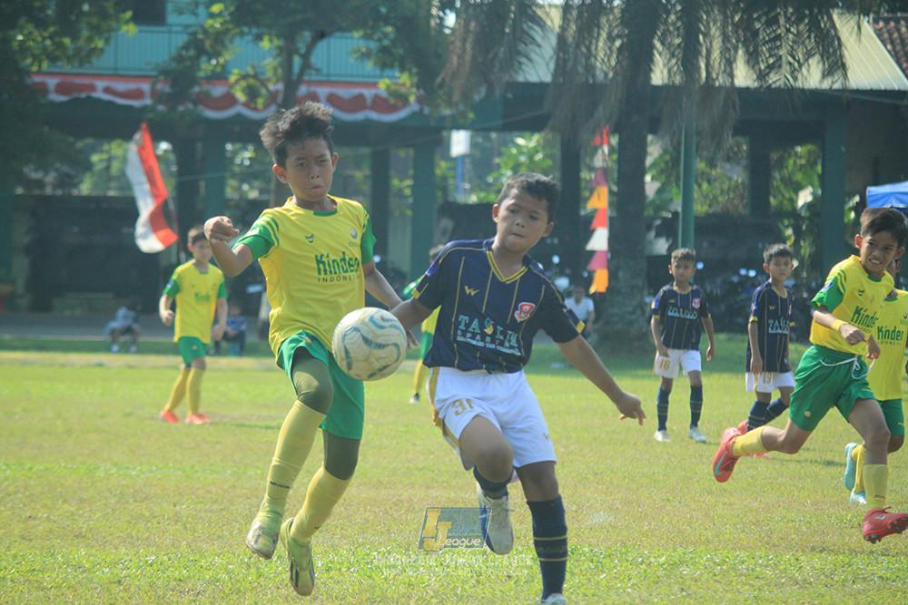 ijlu10 170825 brazillian soccer lfa vs pelita jaya soccer school