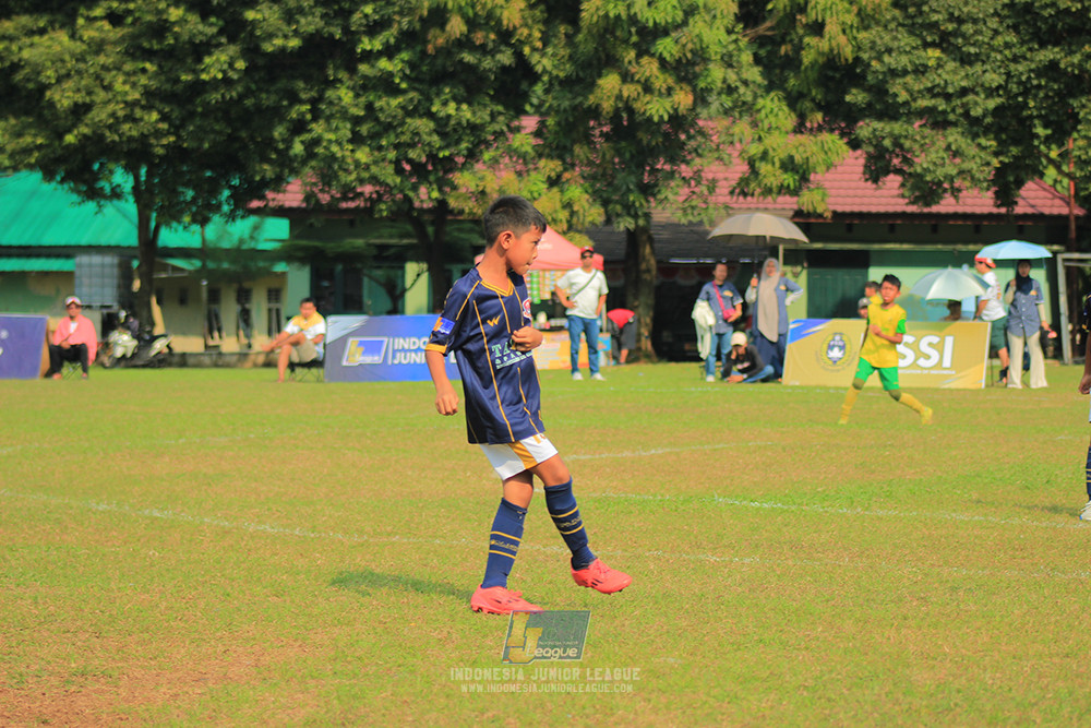 ijlu10 170825 brazillian soccer lfa vs pelita jaya soccer school