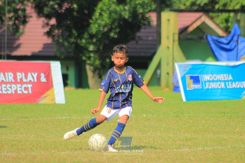 ijlu10 170825 brazillian soccer lfa vs pelita jaya soccer school