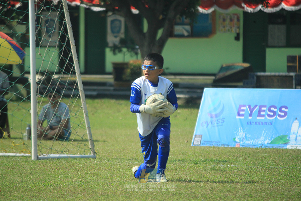 ijlu10 170825 brazillian soccer lfa vs pelita jaya soccer school