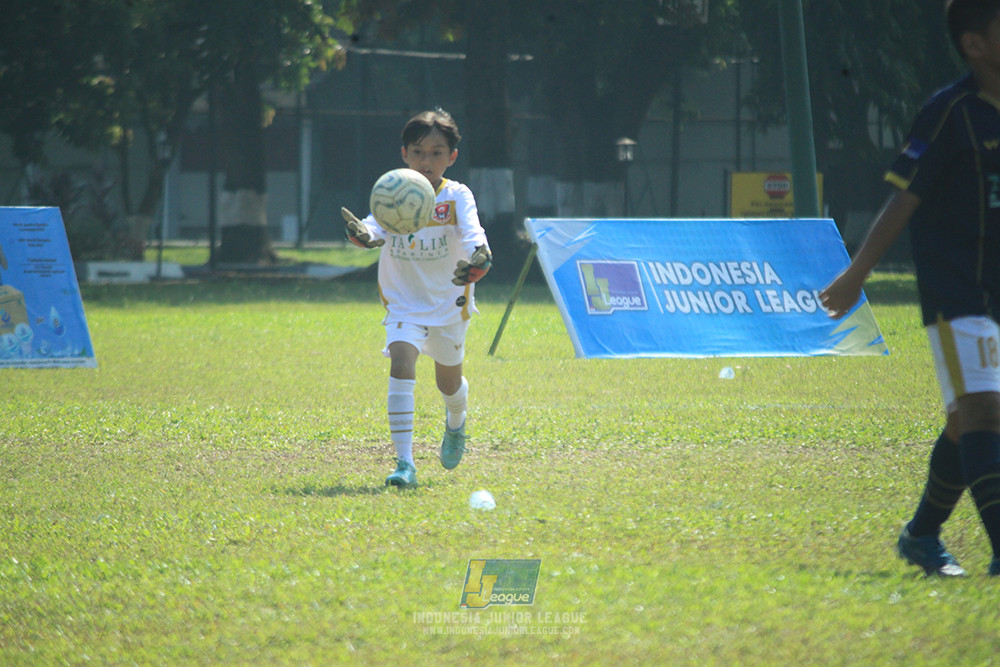 ijlu10 170825 brazillian soccer lfa vs pelita jaya soccer school