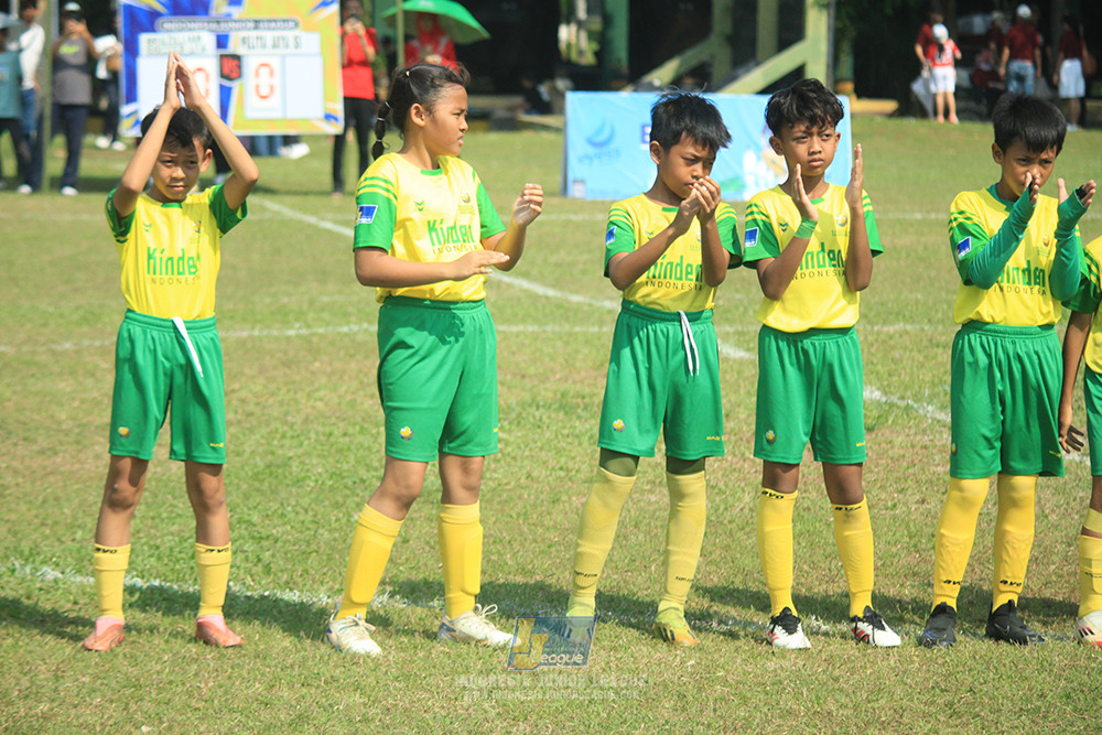 ijlu10 170825 brazillian soccer lfa vs pelita jaya soccer school