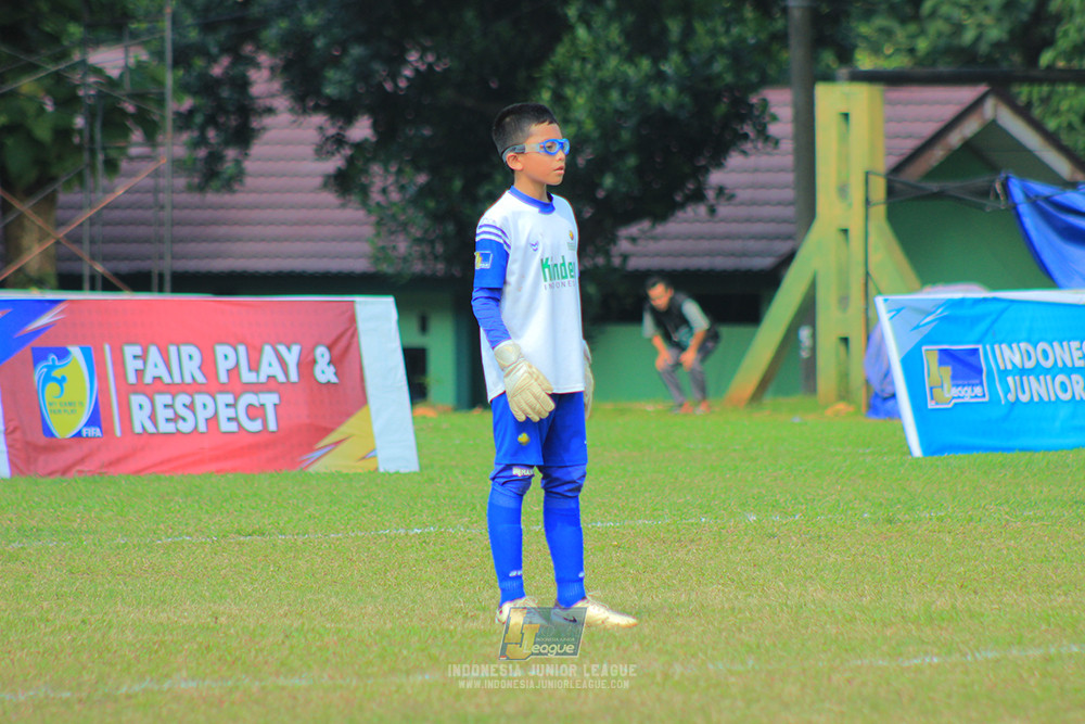 ijlu10 170825 brazillian soccer lfa vs pelita jaya soccer school