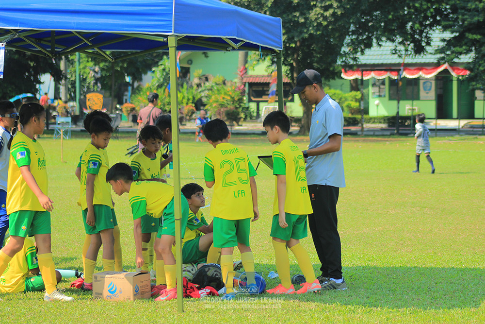 ijlu10 170825 brazillian soccer lfa vs pelita jaya soccer school