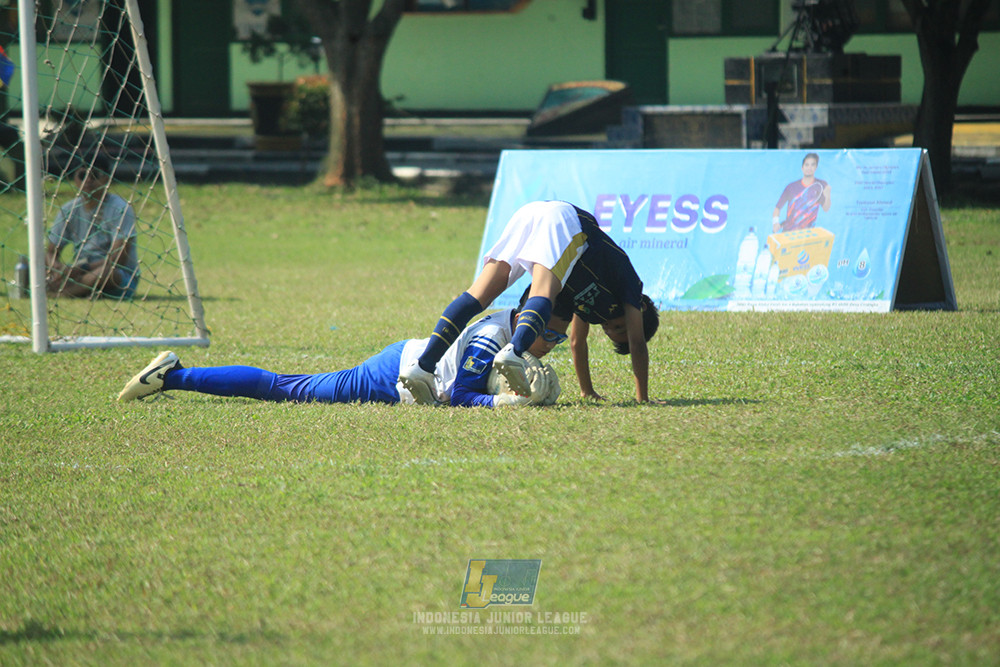 ijlu10 170825 brazillian soccer lfa vs pelita jaya soccer school