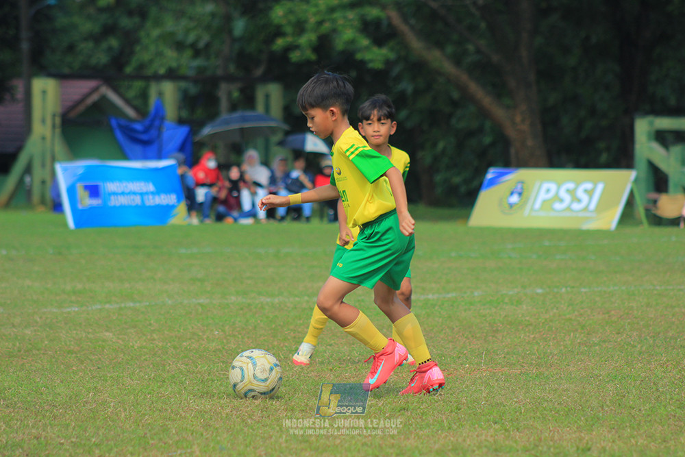 ijlu10 170825 brazillian soccer lfa vs pelita jaya soccer school