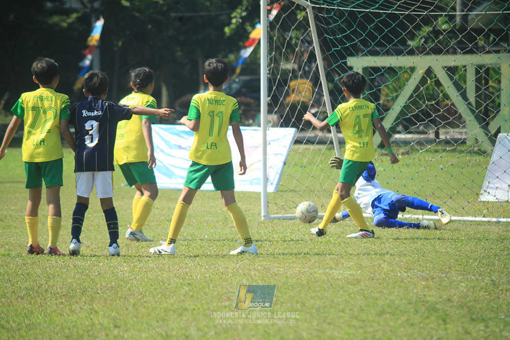 ijlu10 170825 brazillian soccer lfa vs pelita jaya soccer school