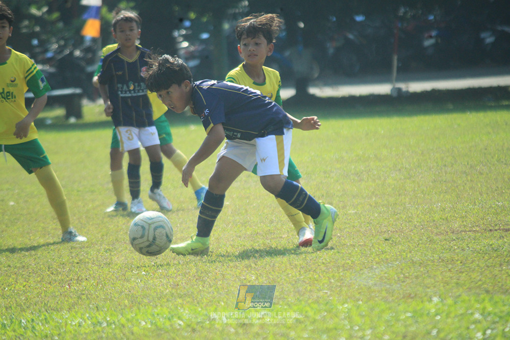 ijlu10 170825 brazillian soccer lfa vs pelita jaya soccer school