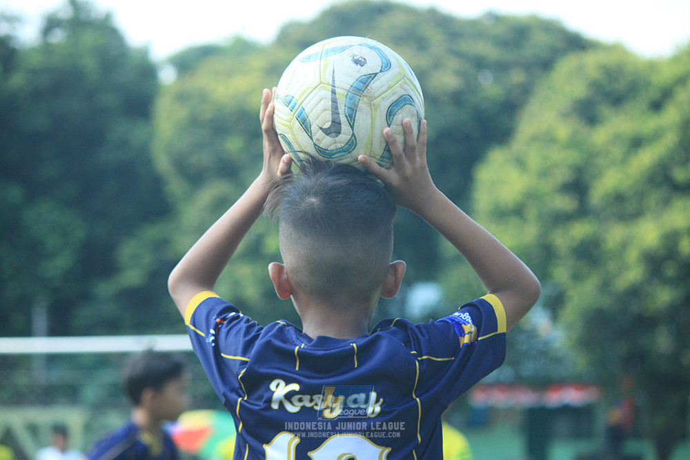 ijlu10 170825 brazillian soccer lfa vs pelita jaya soccer school