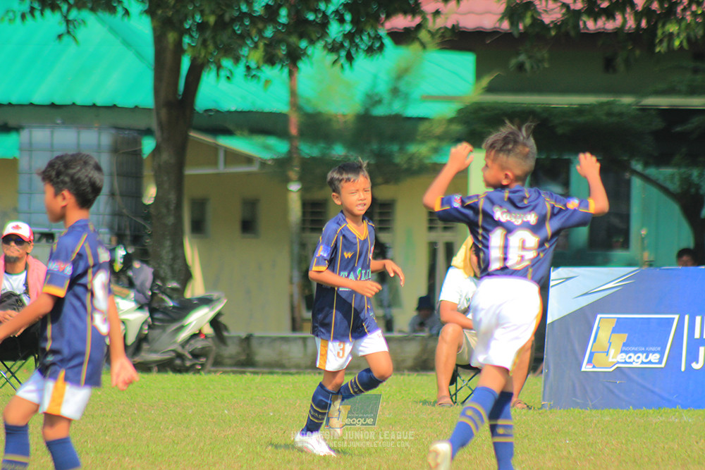 ijlu10 170825 brazillian soccer lfa vs pelita jaya soccer school
