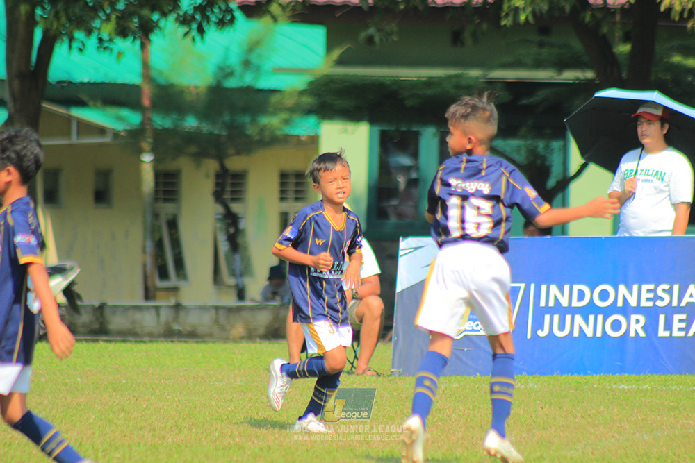 ijlu10 170825 brazillian soccer lfa vs pelita jaya soccer school
