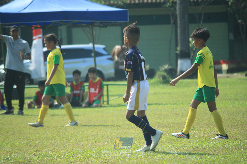 ijlu10 170825 brazillian soccer lfa vs pelita jaya soccer school