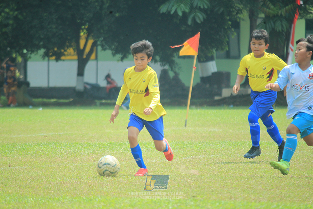 ijlu10 170825 pelita jaya soccer school vs brazillian soccer serpong