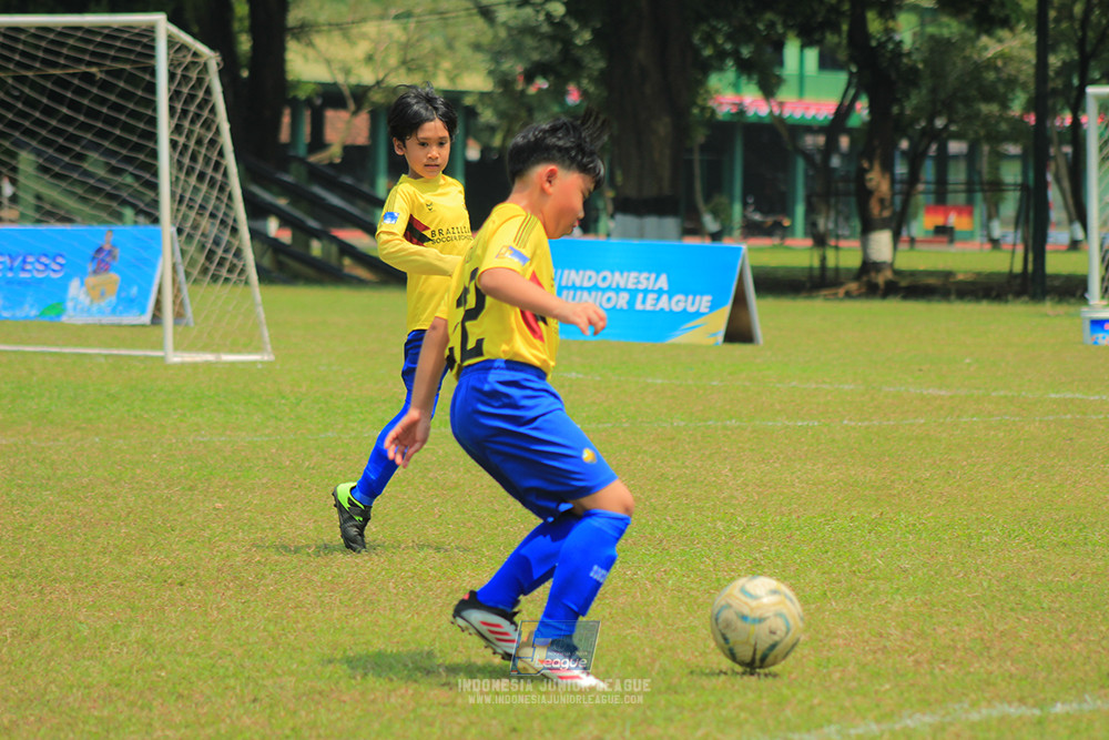 ijlu10 170825 pelita jaya soccer school vs brazillian soccer serpong