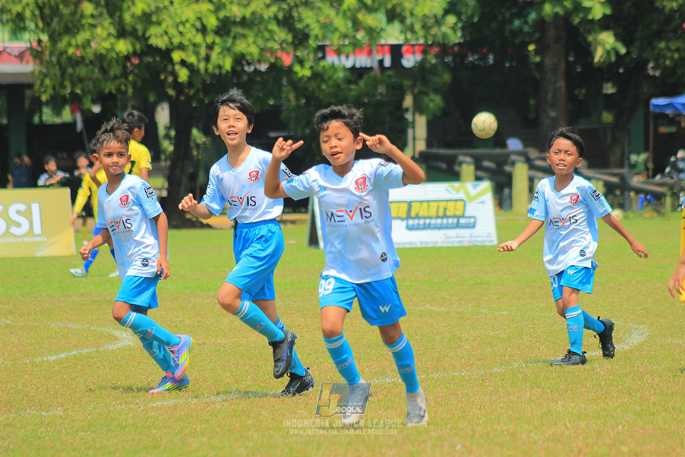 ijlu10 170825 pelita jaya soccer school vs brazillian soccer serpong