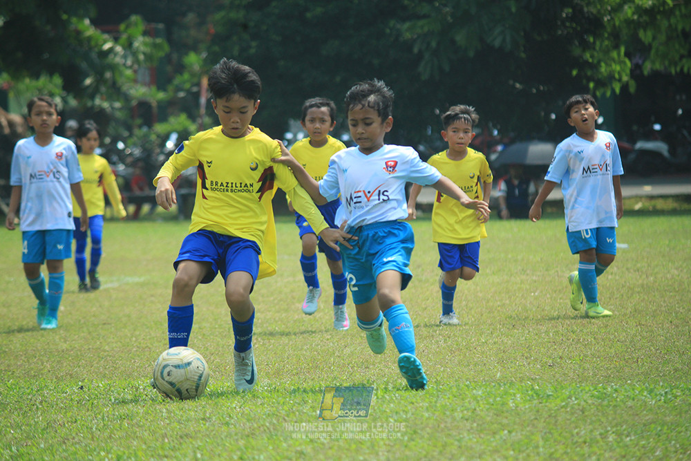 ijlu10 170825 pelita jaya soccer school vs brazillian soccer serpong
