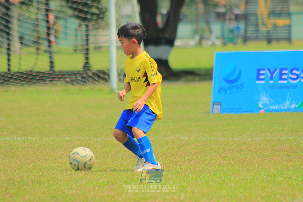 ijlu10 170825 pelita jaya soccer school vs brazillian soccer serpong