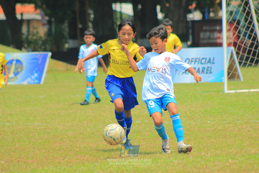 ijlu10 170825 pelita jaya soccer school vs brazillian soccer serpong